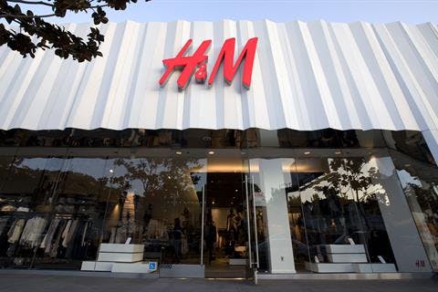 RETAIL SIGNS FOR THE MULTINATIONAL H&M